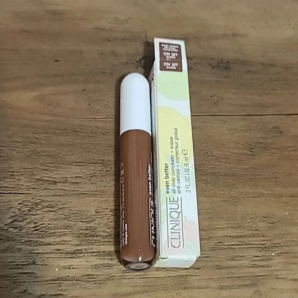 Clinique even Better all over concealer and eraser